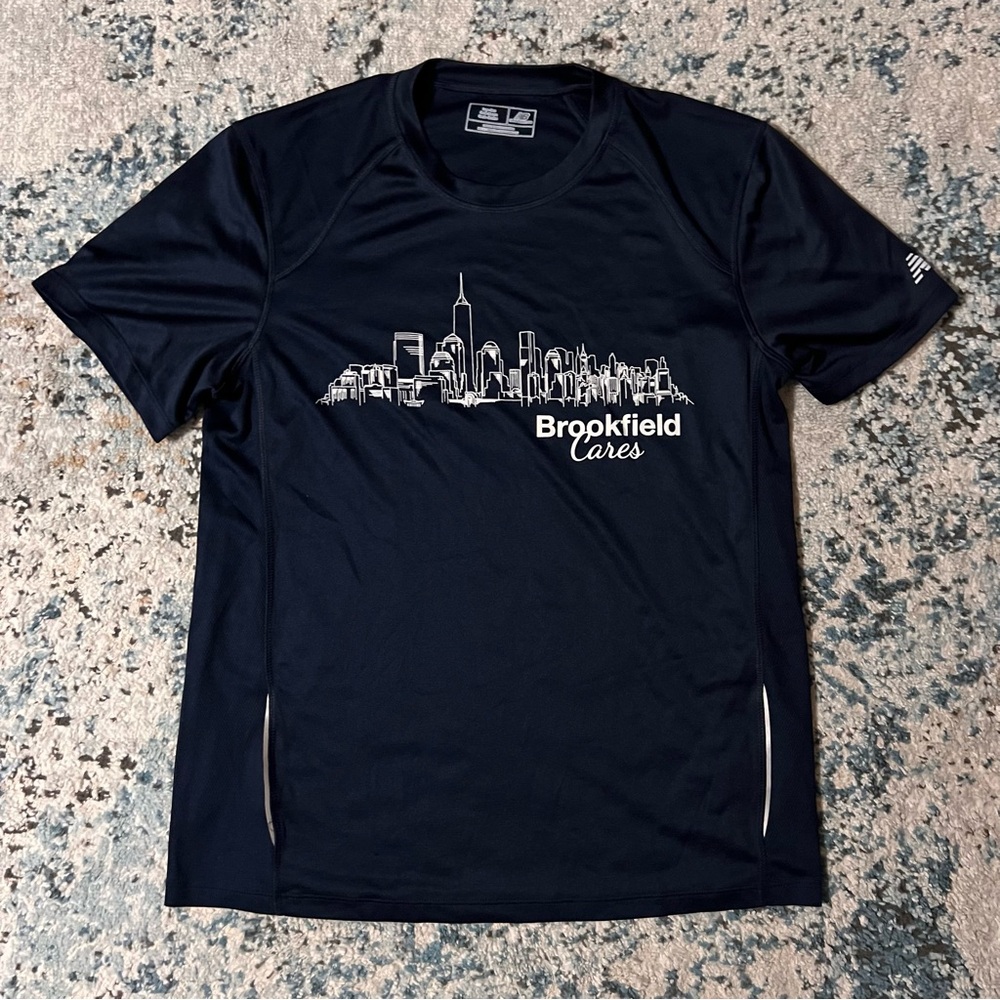 New Balance Men’s Large Brookfield Illinois Chicago Skyline T-shirt
